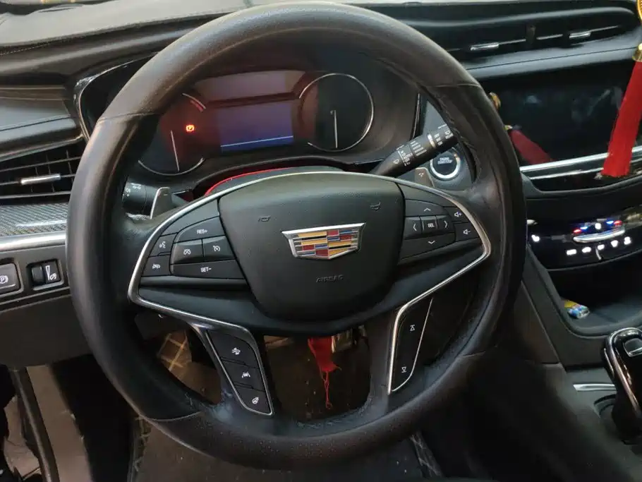 Cadillac XT5 — фото 15