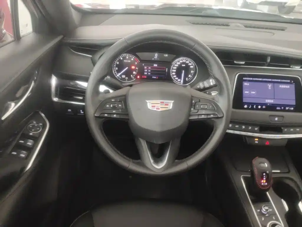 Cadillac XT4 — фото 11