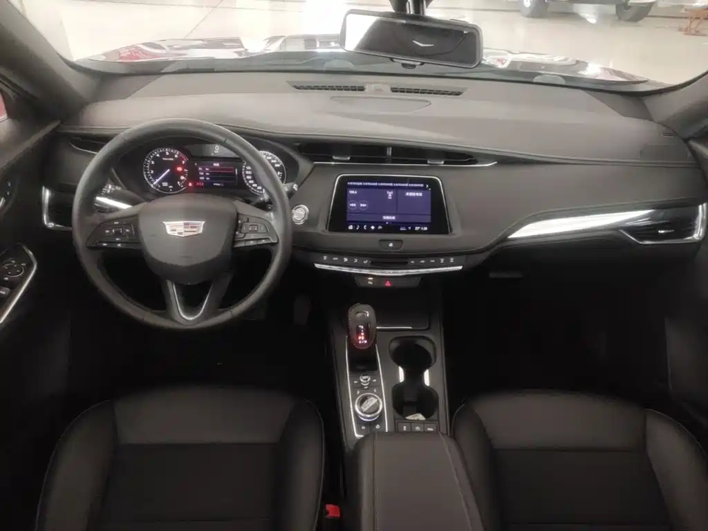 Cadillac XT4 — фото 10