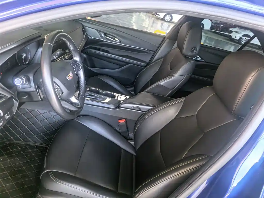 Cadillac CT4 — фото 11