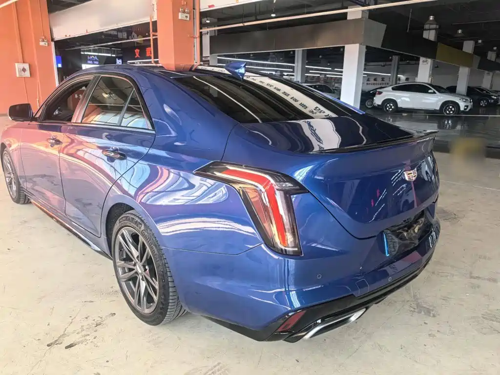 Cadillac CT4 — фото 23