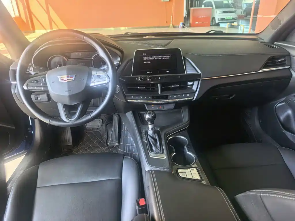 Cadillac CT4 — фото 4