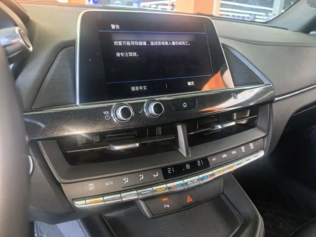 Cadillac CT4 — фото 6