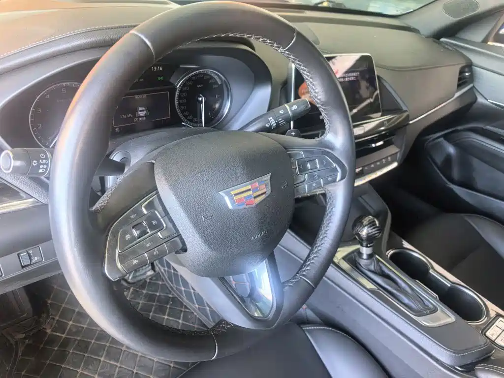 Cadillac CT4 — фото 7