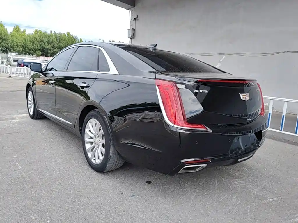 Cadillac XTS — фото 5