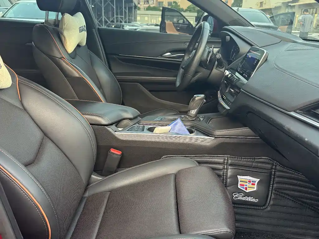Cadillac CT4 — фото 14