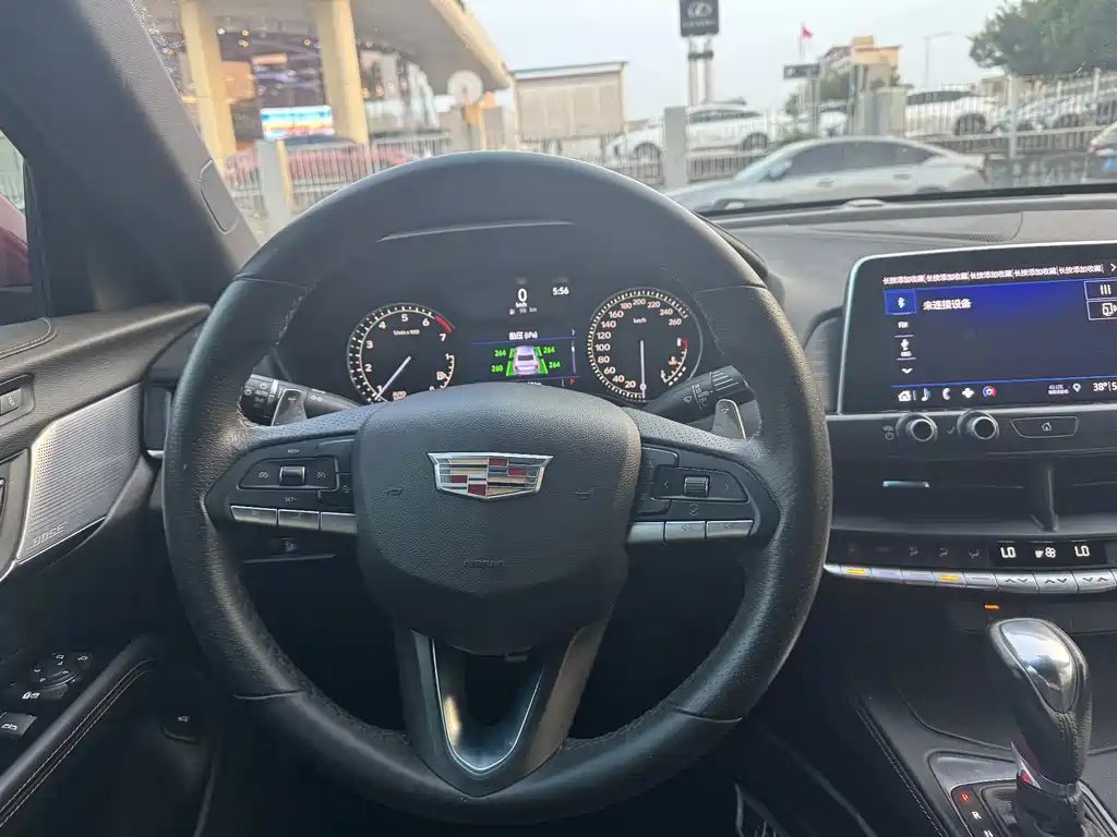 Cadillac CT4 — фото 9