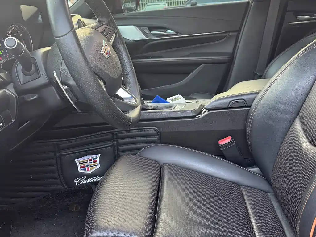 Cadillac CT4 — фото 10