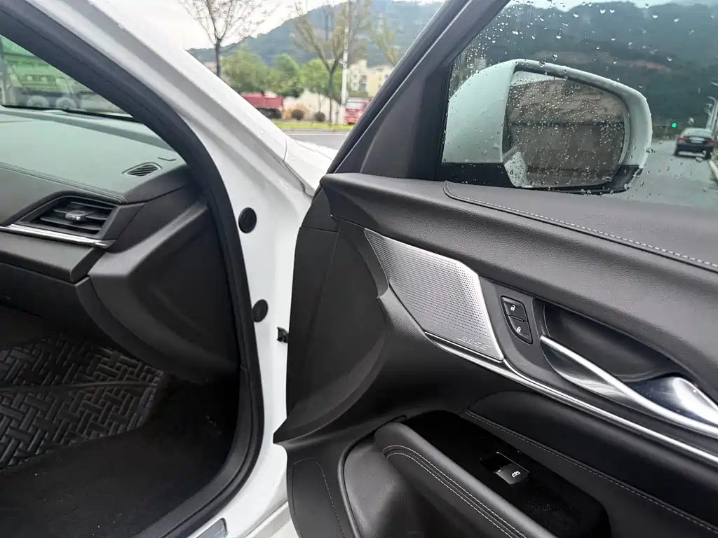 Cadillac CT4 — фото 14