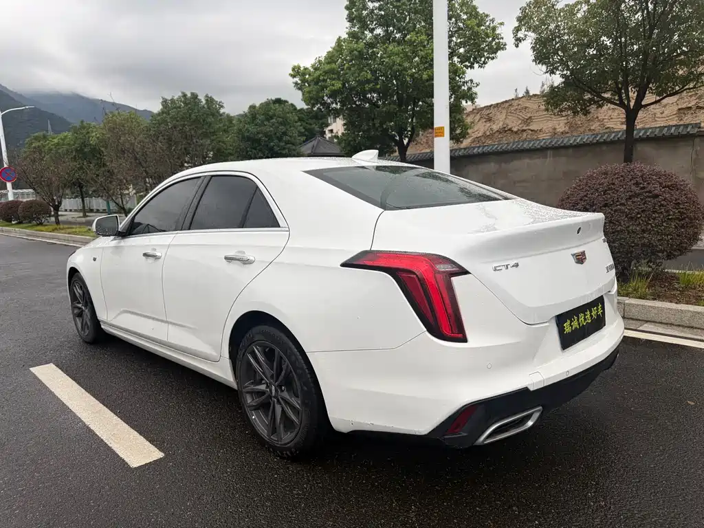 Cadillac CT4 — фото 17