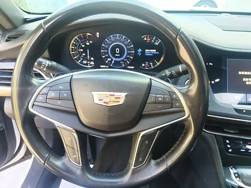 Cadillac CT6 — фото 11
