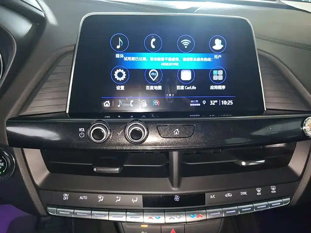 Cadillac CT4 — фото 13