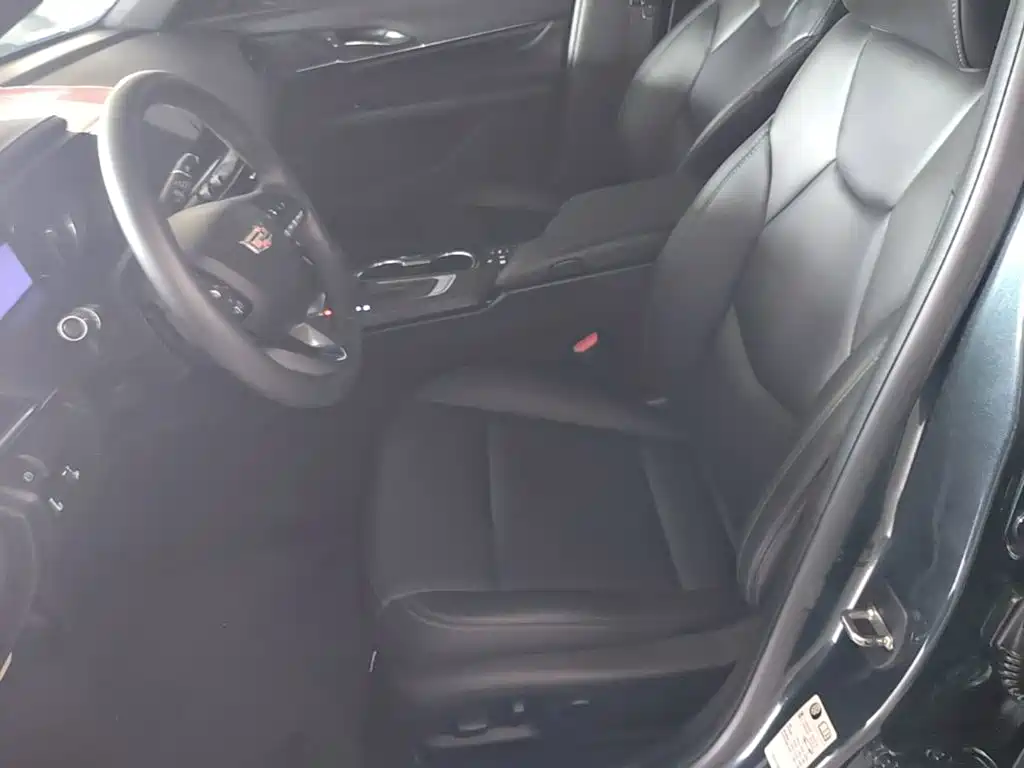 Cadillac CT4 — фото 15