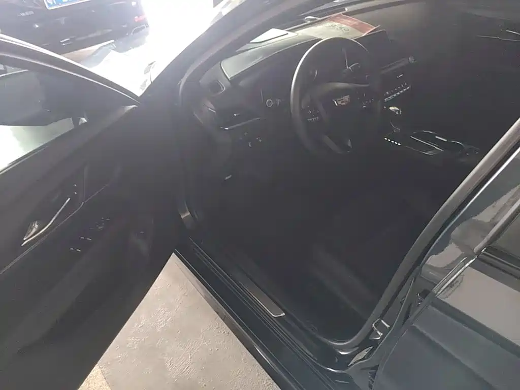 Cadillac CT4 — фото 16