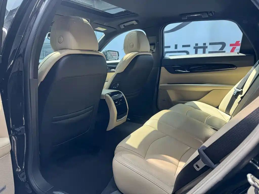 Cadillac CT6 — фото 14