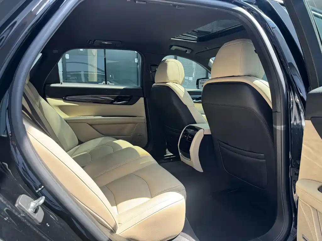 Cadillac CT6 — фото 15