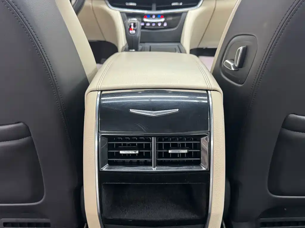Cadillac CT6 — фото 18