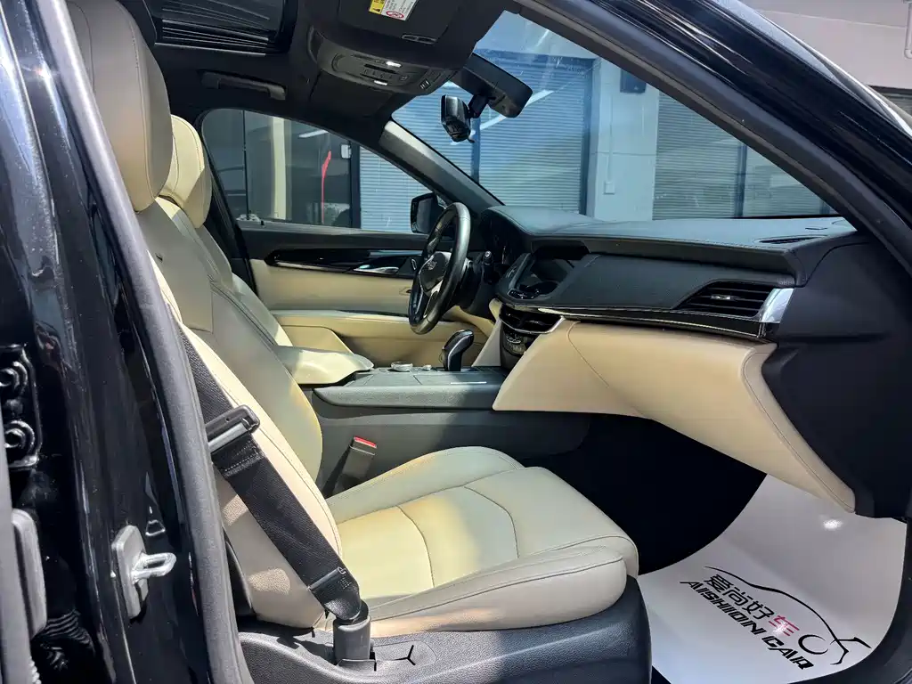 Cadillac CT6 — фото 10