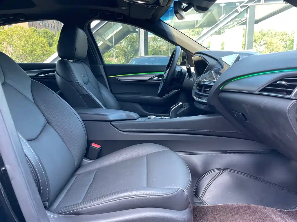 Cadillac CT5 — фото 15