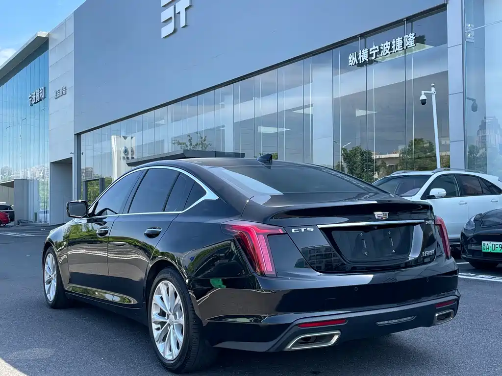 Cadillac CT5 — фото 18