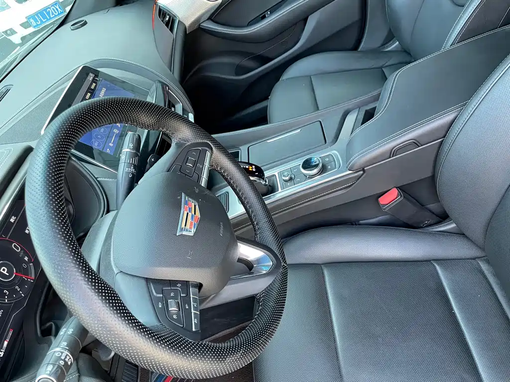 Cadillac CT5 — фото 6