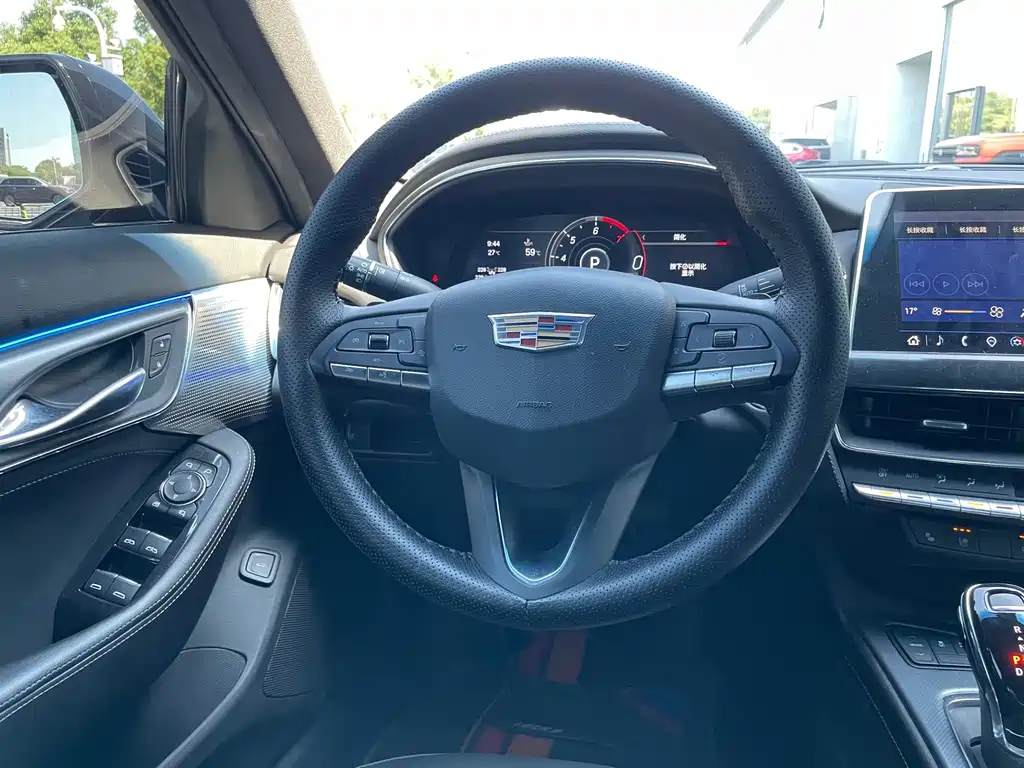 Cadillac CT5 — фото 10