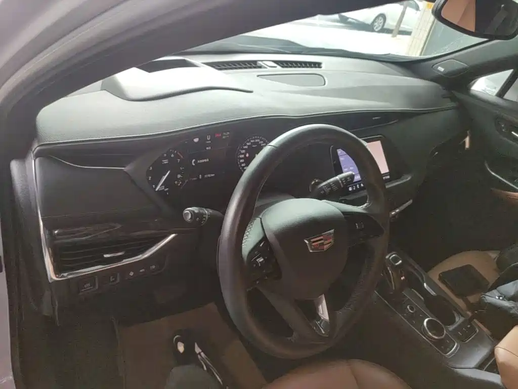 Cadillac XT4 — фото 10