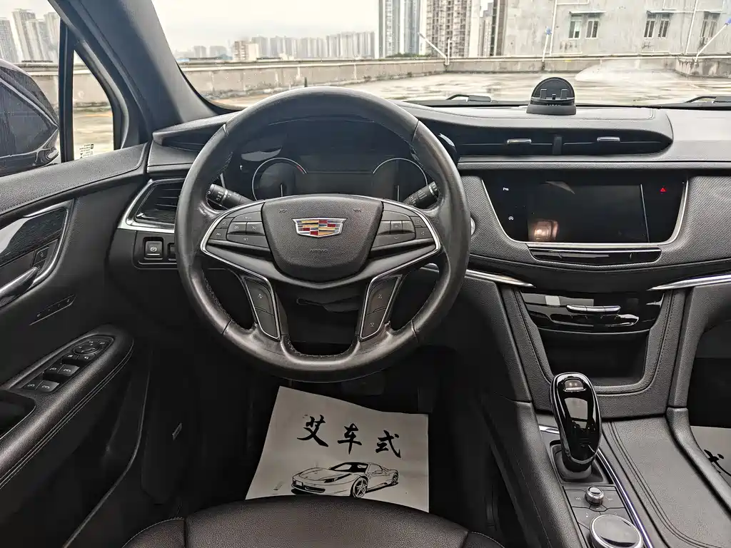 Cadillac XT5 — фото 22