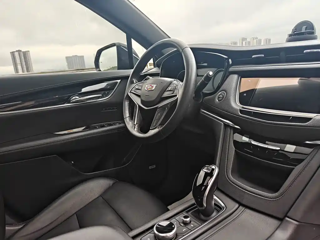 Cadillac XT5 — фото 24