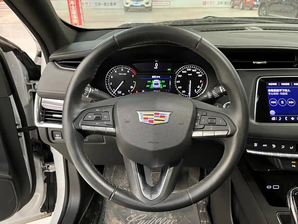 Cadillac XT4 — фото 5