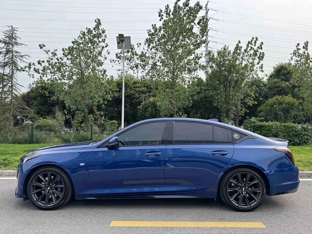 Cadillac CT5 — фото 6