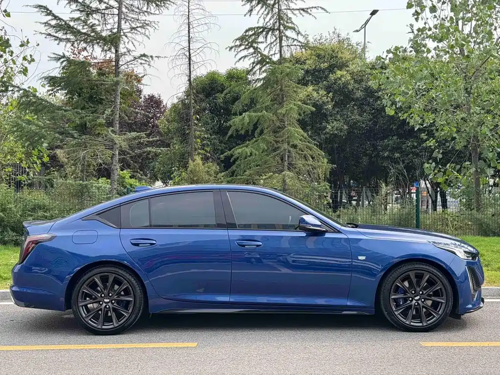 Cadillac CT5 — фото 9