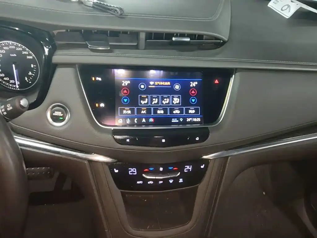Cadillac XT5 — фото 13