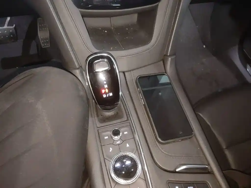 Cadillac XT5 — фото 14