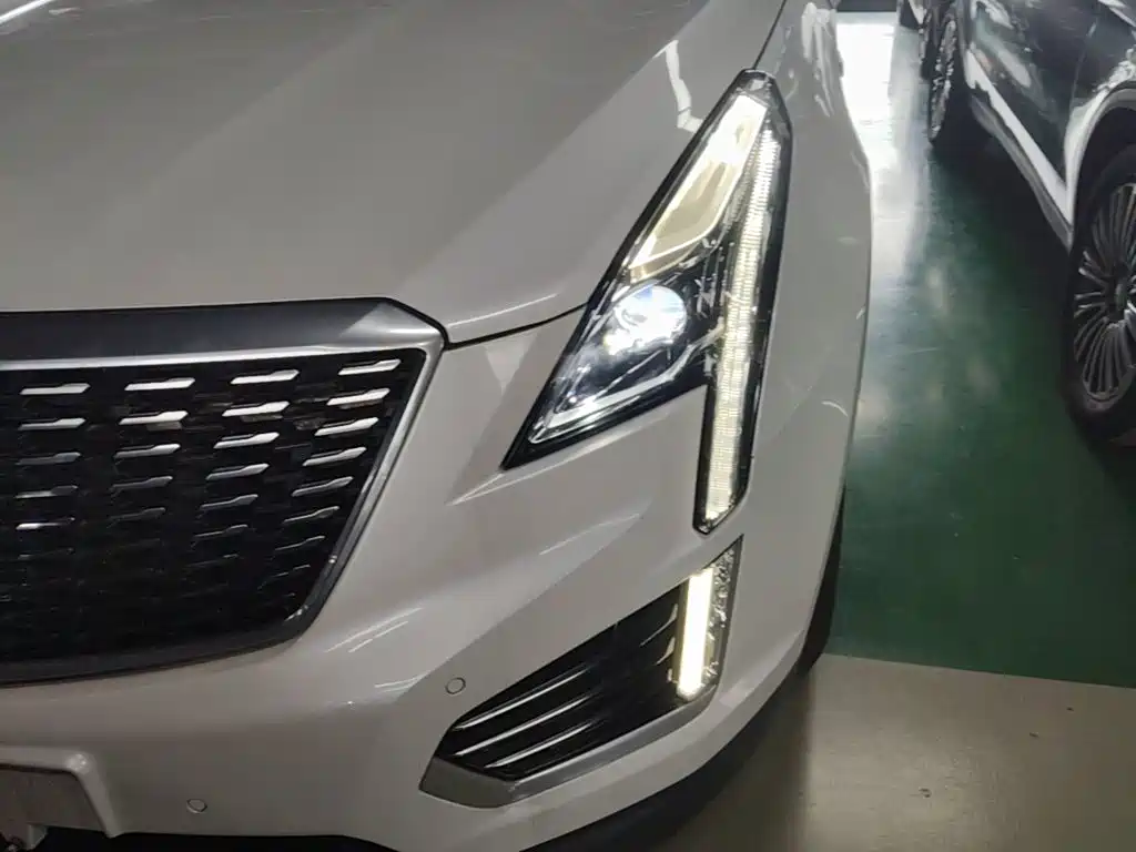 Cadillac XT5 — фото 24