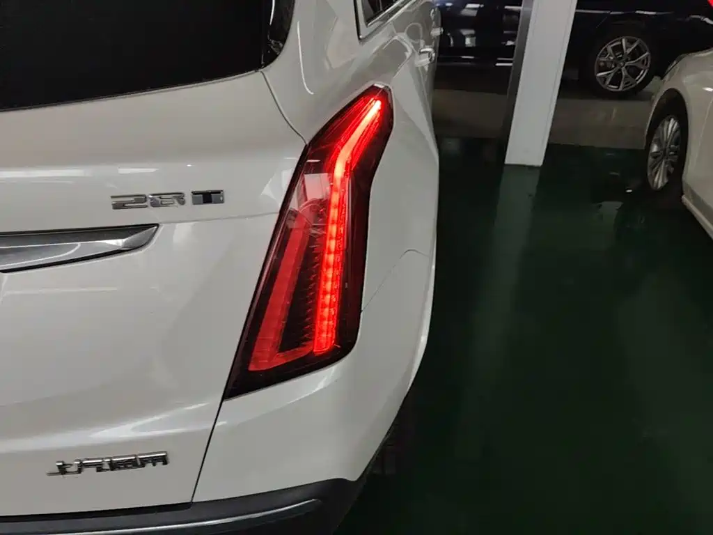 Cadillac XT5 — фото 8