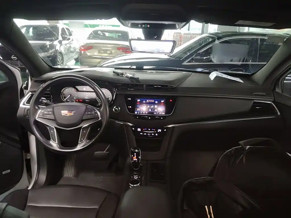 Cadillac XT5 — фото 10