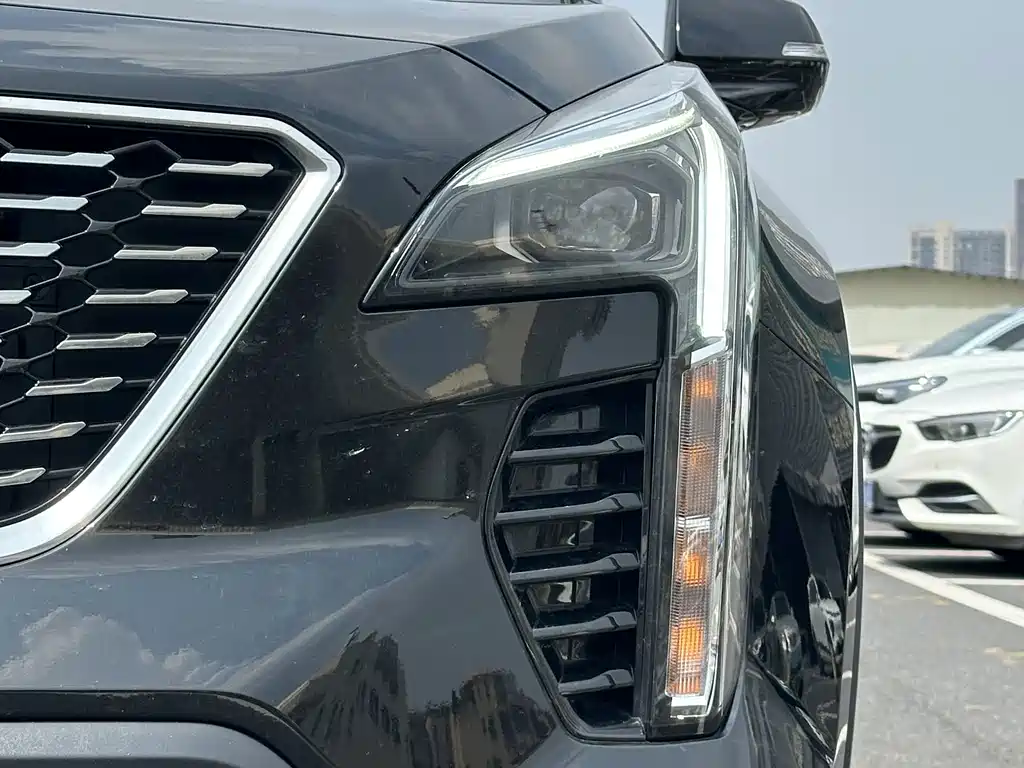Cadillac XT4 — фото 11
