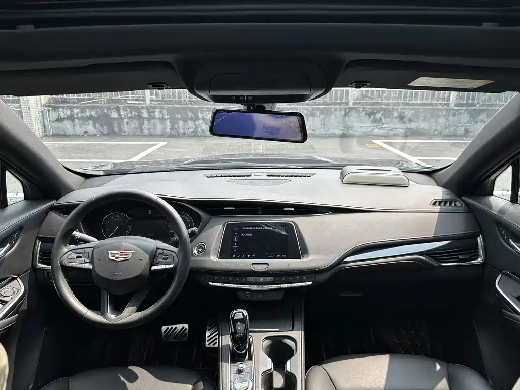Cadillac XT4 — фото 14