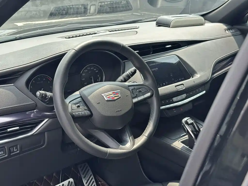 Cadillac XT4 — фото 17