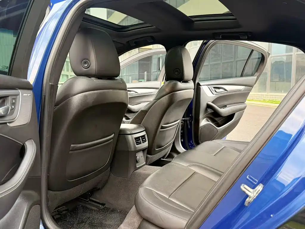 Cadillac CT5 — фото 4