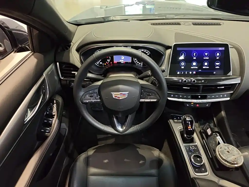 Cadillac CT5 — фото 15