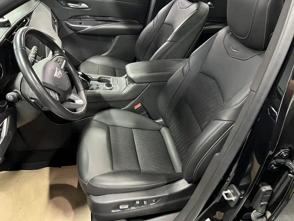 Cadillac XT4 — фото 11