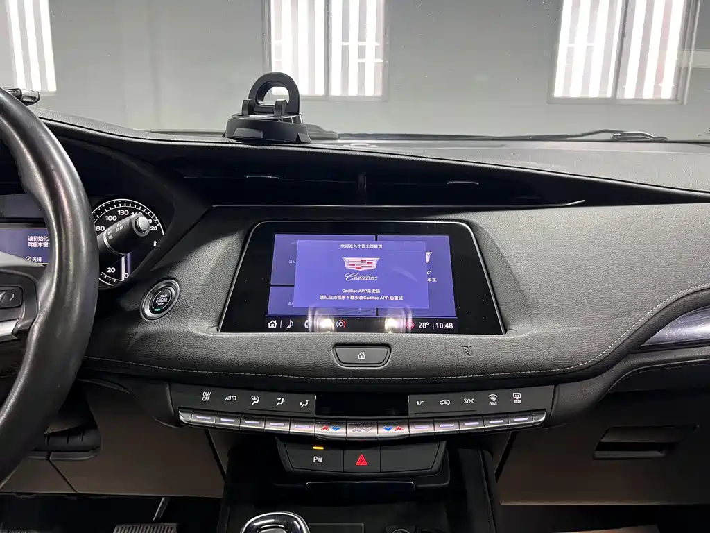 Cadillac XT4 — фото 17