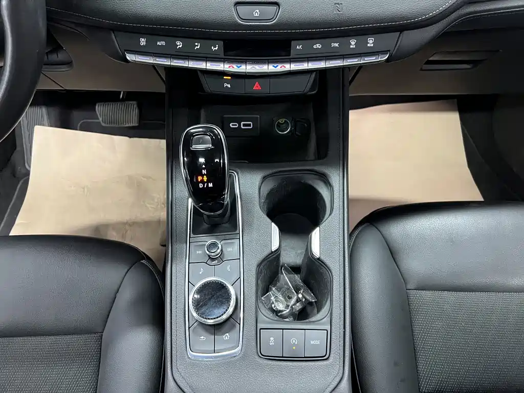Cadillac XT4 — фото 18