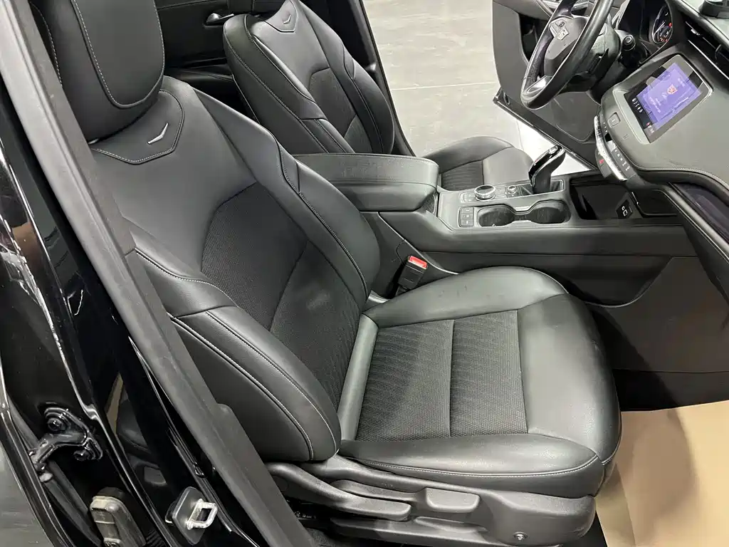 Cadillac XT4 — фото 9