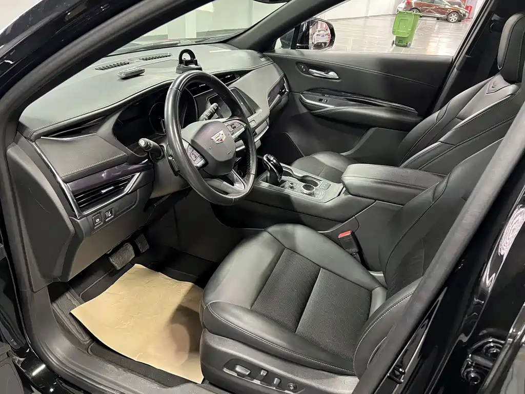 Cadillac XT4 — фото 10