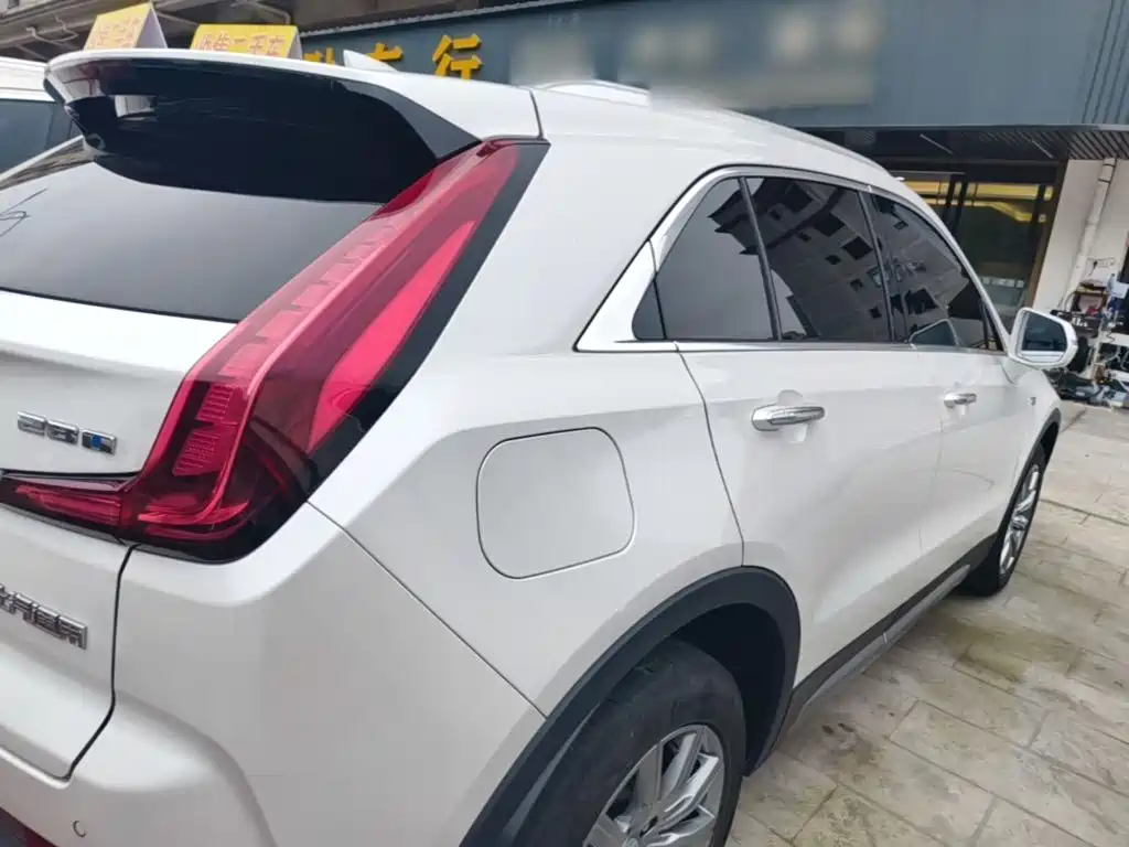 Cadillac XT4 — фото 8