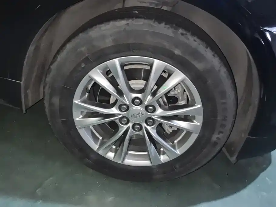 Cadillac XT5 — фото 6