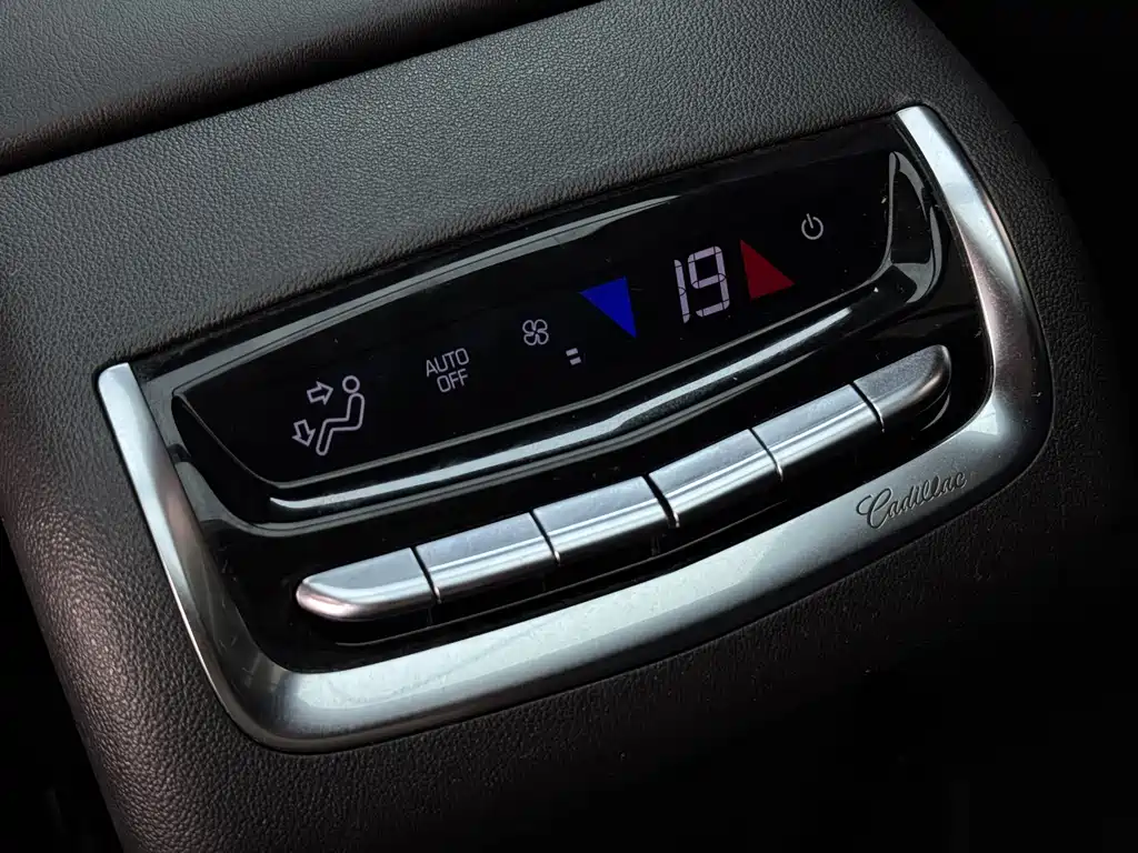 Cadillac XT6 — фото 17